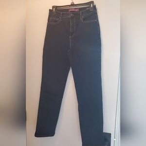 Women's Gloria Vanderbilt jeans, "Amanda", size 6